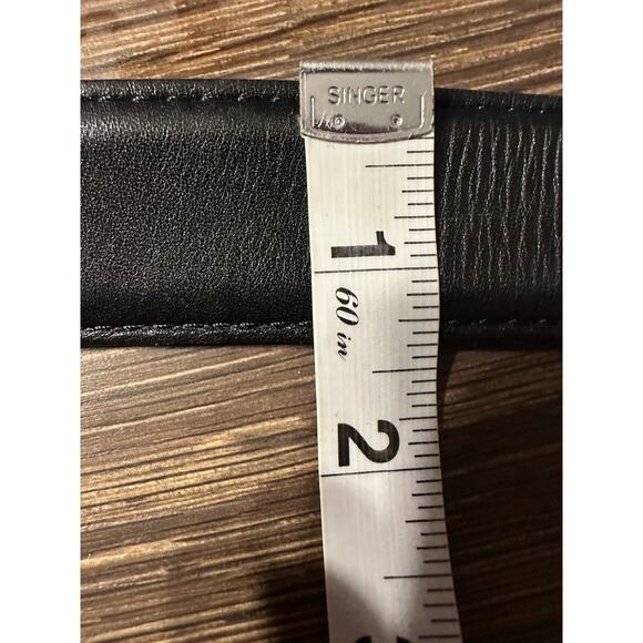Allen Edmonds Dress Belt Calfskin Leather Classi 39501 Black SZ 52 Silver Buckle